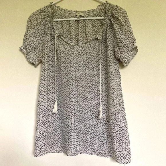 Joie "Masha" silk Tulip blouse in Porcelain Sz XS - Picture 2 of 7